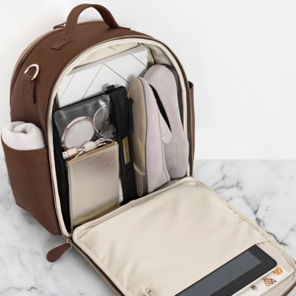 Lily Jade Anna leather bag/diaper bag - Picture 3 of 16